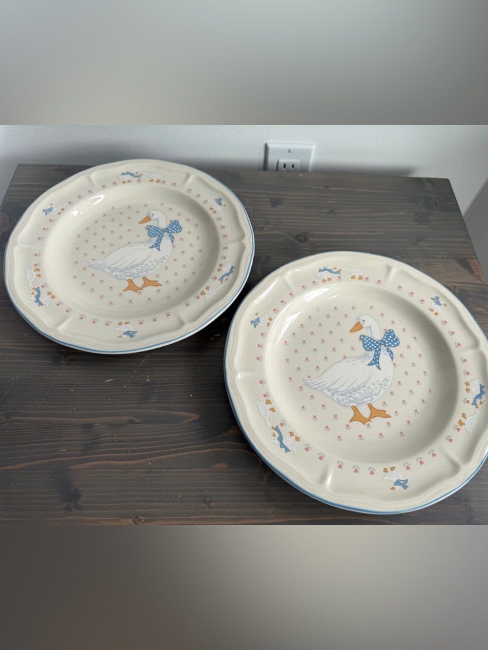 2 x vintage Aunt Rhoda dinner plates
